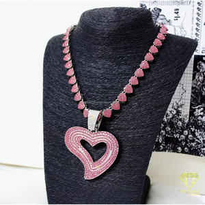 Colgante de Corazón de Piedra Rosa con Diamante Moissanita, Plata de Ley 925, Collar Personalizado con Incrustaciones de Diamantes - Product Image 1