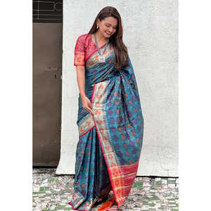 Sari élégant en soie Patola bleu denim tissé avec des motifs Meenakari et Zari, robe de soirée élégante - Product Image 2