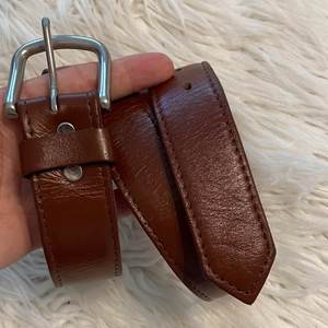 Cinturón Vintage de Cuero Vacuno Verde Oliva con Hebilla Rectangular de Cobre, Estilo Casual Duradero, Ideas de Regalo para Hombre, Última Moda - Product Image 2