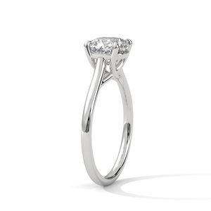 Bague solitaire en or avec diamant de laboratoire taille coussin, classique et minimaliste, pour femme - Product Image 4