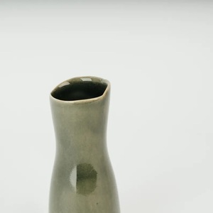 Elegante Jarrón Cilíndrico de Cerámica con Acabado Brillante Azul Intenso, Diseño Moderno y Minimalista para Decoración Contemporánea del Hogar - Product Image 6