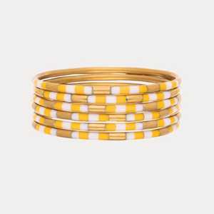 Collection de Bracelets Joncs en Résine et Laiton Plaqué Or, Style Mode, Design Artisanal, Moderne et Élégant, Vente en Gros, Fournisseur en Vrac - Product Image 2