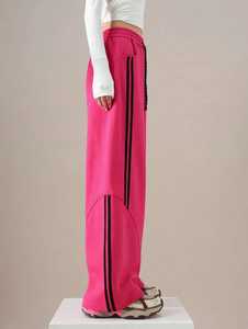 Pantalon de survêtement rose en coton mi-lourd à jambe large, taille élastique avec cordon de serrage, rayures latérales, style sportif, respirant, pour homme, collection automne - Product Image 2