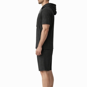 Ensemble décontracté homme : T-shirt à capuche à manches courtes et short – Tenue de sport d'été deux pièces confortable et de qualité supérieure - Product Image 3