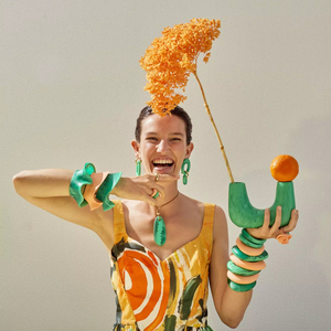 Vente Flash : Vases Artisanaux en Résine Personnalisés – Décorations d'Intérieur de Haute Qualité, Ornements pour Mariages et Jardins – Artisanat Moderne Disponible - Product Image 1