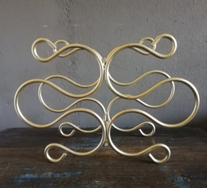 Support à Bouteilles Moderne en Fil Métallique Décoratif, Présentoir à Vin Doré pour Bar Domestique - Product Image 1