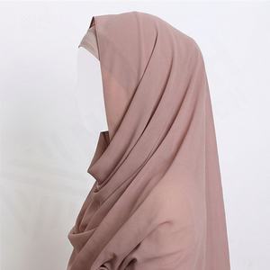 ชุดหมวกเบเรต์ผ้าชีฟองสำหรับผู้หญิงมุสลิม ประดับมุก คุณภาพพรีเมียม นุ่มสบาย แฟชั่นเรียบร้อย ผ้าคลุมศีรษะสุดหรู สำหรับฤดูใบไม้ร่วงและฤดูหนาว - Product Image 3