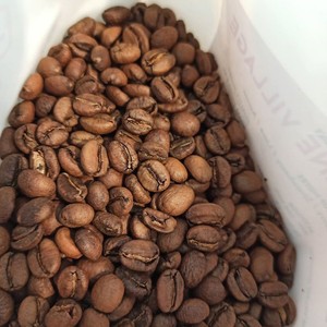 Granos de Café Robusta de Vietnam, tamaño 14, Tostados y Empacados para Distribución y Exportación Comercial de Café - Product Image 2