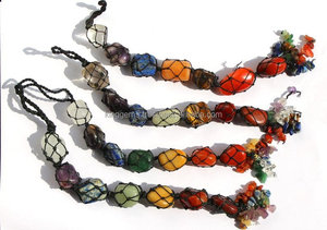 Ornement suspendu Feng Shui des sept chakras avec pierres gemmes polies / Décoration artisanale pour voiture et maison, ensemble d'énergie curative - Product Image 5