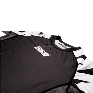 ชุดป้องกันผดผื่นแบบครึ่งแขนสำหรับผู้ชายผ้าไนลอนยาวออกแบบโลโก้ได้ตามต้องการสำหรับผู้ใหญ่ - Product Image 4