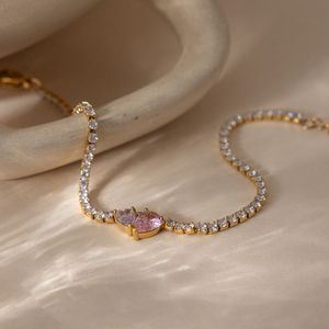 Pulsera de tenis de acero inoxidable con bajo MOQ, chapada en oro PVD de 18K y circonitas en forma de corazón - Product Image 2
