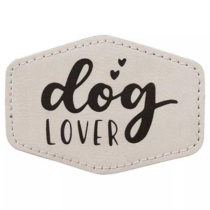 Parches de Cuero de Alta Gama con Logotipo Personalizado para Gorras, Chaquetas y Bolsos, Duraderos, Fabricante de Ropa OEM - Product Image 1