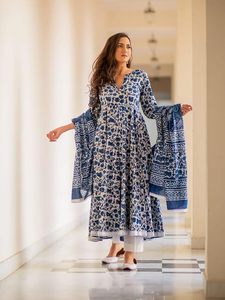 Ensemble Anarkali Twinfeet pour femme avec pantalon et dupatta, en coton imprimé Procion, orné de dentelle, longueur genou, pour occasions de mariage - Product Image 1