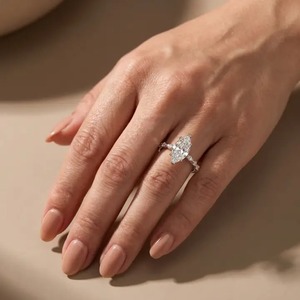 Élégante bague de fiançailles en moissanite 925, taille marquise, en argent sterling plaqué or blanc. - Product Image 4