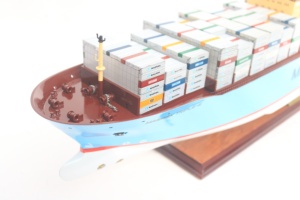 Maqueta de Barco Comercial de Madera Hecha a Mano - Modelo a Escala de Buque Portacontenedores Clase Triple E, Decoración de Oficina - Product Image 2