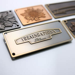 Placa de identificación metálica personalizada de acero inoxidable con logotipo de marca para pedidos al por mayor - Product Image 1