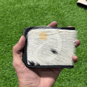 Portefeuille Homme en Cuir de Vachette à Poils Luxe, Porte-Cartes Fin Fait Main, Élégant et Minimaliste - Product Image 1