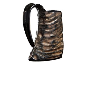 Taza ecológica hecha a mano con cuerno natural y asa, diseño moderno para uso en comedor, HASAN CRAFT - Product Image 3