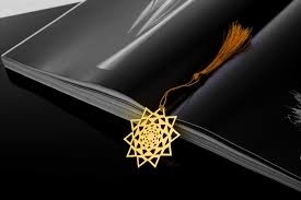 ที่คั่นหนังสือโลโก้แบบกำหนดเอง ทองแดงเปล่าเคลือบทอง ปรับแต่งได้ โลหะทองเหลือง สลักเลเซอร์อเนกประสงค์ สำหรับหนังสือจำนวนมาก - Product Image 6