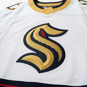 Jersey de Hockey sobre Hielo Personalizado en Blanco y Dorado, Uniforme de Equipo Sublimado Profesional, Camiseta de Hockey Transpirable, Ropa Deportiva OEM - Product Image 6