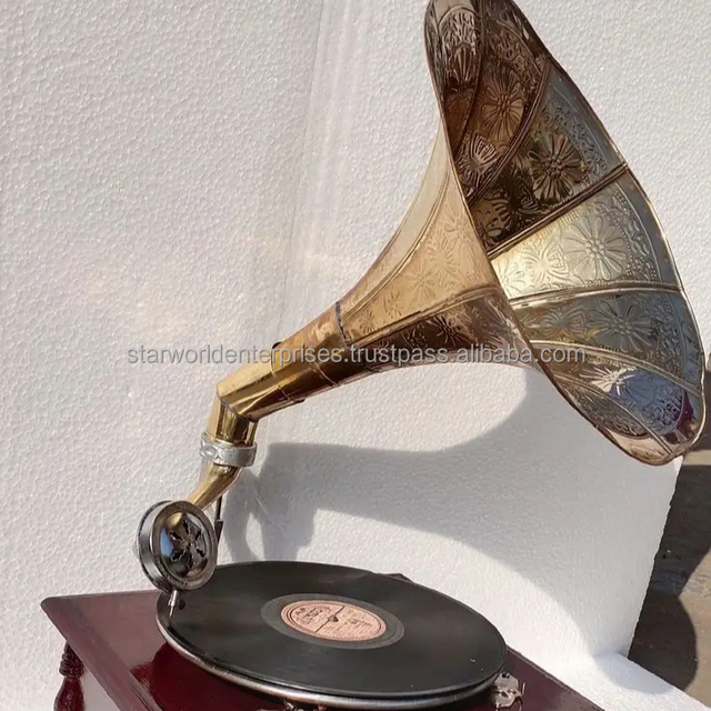 Home Decorative Vintage Gramophone Showpiece Record Player With Wooden Base Brass Horn Vintage Music Player Customized for Sale