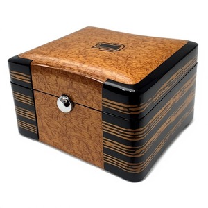 Étui à cigares en bois dur poli à la main, de luxe, conçu pour les collectionneurs sophistiqués recherchant des solutions de rangement durables et élégantes - Product Image 4