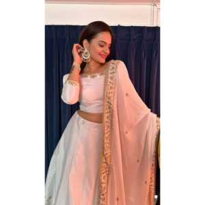 Conjunto de Lehenga Choli Blanco para Fiesta, Talla M, con Adornos de Zari y Lentejuelas, Diseño FB para Mujer - Product Image 3