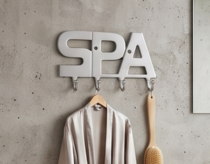 Porte-manteau mural Premium Spa en métal à 3 crochets, design moderne, finition argentée, pour rangement de serviettes et manteaux dans la salle de bain - Product Image 3