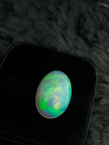 Opale de feu éthiopienne naturelle, cabochon ovale, multicolore, chatoyante, pierre précieuse non traitée pour la joaillerie - Product Image 1