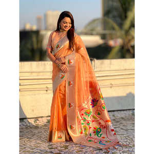 Sari de Seda Paithani con Tejido Zari y Organza de Melocotón Elite Weaves de 450g para Bodas - Product Image 1