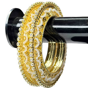 แฟชั่นใหม่ปี 2026 กำไลข้อมือชุบทอง 24K ประดับมุกเทียม ดีไซน์ทันสมัย เหมาะสำหรับงานแต่งงาน งานเลี้ยง ราคาขายส่งพรีเมียม กำไลข้อมือระดับโลก - Product Image 1