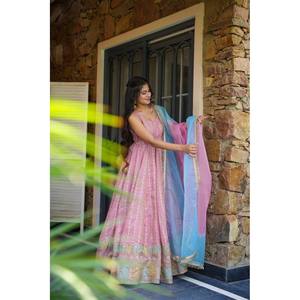 ชุดราตรีดีไซเนอร์ที่มี anarkali และ dupatta ชุดปาร์ตี้ที่สมบูรณ์แบบในขนาด XS - Product Image 1