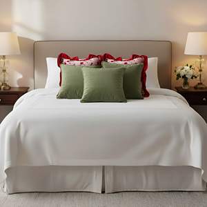 Ensemble de 5 housses de coussin en velours vert sauge et rose avec volants bordeaux, coussins décoratifs pour sièges et oreillers - Product Image 4