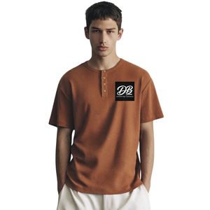 เสื้อยืดเฮนลีย์ทรงเข้ารูปสำหรับผู้ชาย ผ้าฝ้ายลำลอง แขนสั้น คอติดกระดุม ระบายอากาศได้ดี น้ำหนักเบา แฟชั่นใส่ได้ทุกวัน - Product Image 1