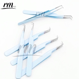 Pinzas para Pestañas RMI de Alta Calidad con Logotipo Personalizado, de Acero Inoxidable, Curvadas a 90 Grados, con Punta Plateada, Duraderas, con Recubrimiento en Polvo Azul Cielo - Product Image 2