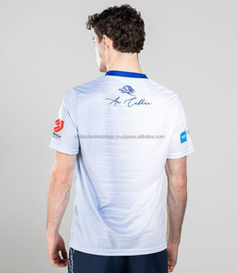 Maillot de football en polyester 100% de style rétro OEM, design personnalisé avec logo à l'avant, ensemble solide et léger à manches courtes - Product Image 2