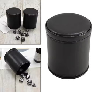 Gobelet à dés rond en cuir PU avec dés blancs, design minimaliste durable pour le rangement des dés, usage adulte - Product Image 5