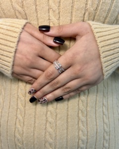 แหวนเพชรทรงน้ำตกพรีเมียม ประดับเพชรทรงบาแกตต์และทรงกลมเจียระไนแบบบริลเลียนท์ เพชรเลี้ยงในห้องปฏิบัติการ ทอง 18K ขายส่ง OEM ผู้จัดจำหน่ายเครื่องประดับชั้นดี - Product Image 1