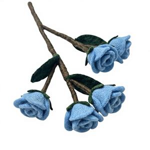 Roses en feutre de laine faites à la main, tiges de fleurs 3D en feutre aiguilleté de qualité supérieure pour la décoration de la maison et de mariages, vente en gros pour les chaînes de magasins - Product Image 5