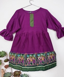 เสื้อผ้าไหมเดลต้าทันสมัยสีพื้นเรียบสำหรับใส่ทุกวัน ราคาขายส่ง เสื้อผ้าชาติพันธุ์ สีชมพู - Product Image 6