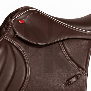Selle de dressage en cuir véritable de qualité supérieure, personnalisable, avec blocs de genouillères, coussinets de siège rembourrés, cuir naturel souple, quincaillerie nickelée - Product Image 6