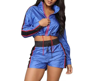 Ensemble deux pièces bleu pour femme : haut court à manches longues avec bande latérale et short – Survêtement sportif printemps-été - Product Image 1