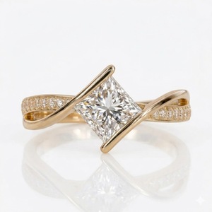 Bague de fiançailles en or jaune 14K/18K avec diamant taille princesse, bande torsadée croisée unique, bague de mariage solitaire pour femme - Product Image 1