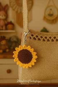 Porte-clés tournesol au crochet, fait main en coton, design personnalisé, respectueux de l'environnement, breloque de voiture et accessoire de sac - Product Image 3