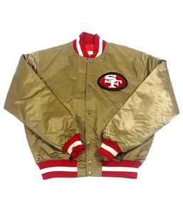 Chaqueta Varsity Personalizada en Satén Dorado para Hombre, Chaqueta Bomber con Ribete en Contraste Rojo, Uniforme de Béisbol Letterman al por Mayor, Ropa Deportiva - Product Image 1