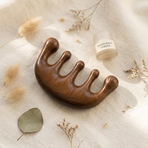 Peigne de massage en bois de santal naturel, 2 cm d'épaisseur, outil multi-usage Gua Sha et acupression pour le cuir chevelu et le cou - Product Image 3