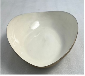 Bol à fruits décoratif en laiton fait main avec une élégante finition émaillée pour comptoir de cuisine et présentation sur table basse - Product Image 2