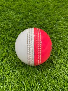Pelota de críquet de cuero cosida a mano, roja y amarilla, para práctica de bateadores, que cumple con las normas de la MCC, con logotipo personalizado, pelota de cuero premium. - Product Image 3