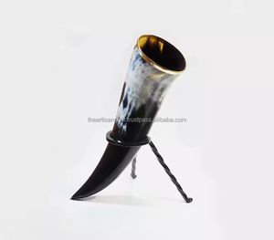 Grande corne à boire Viking avec support en fer forgé Tasse à bière de style nordique fabriquée à la main Idéal pour la décoration médiévale - Product Image 3