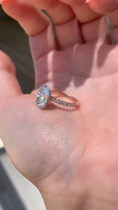 Anillo de compromiso de diamante cultivado en laboratorio con halo oculto ovalado de 3 quilates para mujer, anillo de oro macizo de 14 quilates con banda de diamantes pavé para aniversario - Product Image 1